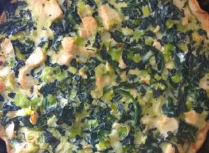 Una foto de Tarta de kale y cebolla de verdeo