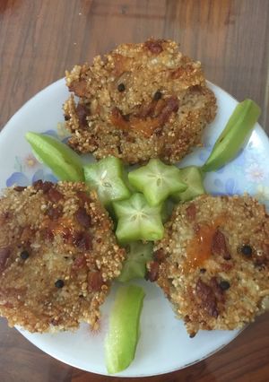 Hình của món Onigiri chiên giòn (theo phiên bản onigiri nướng của Kana).