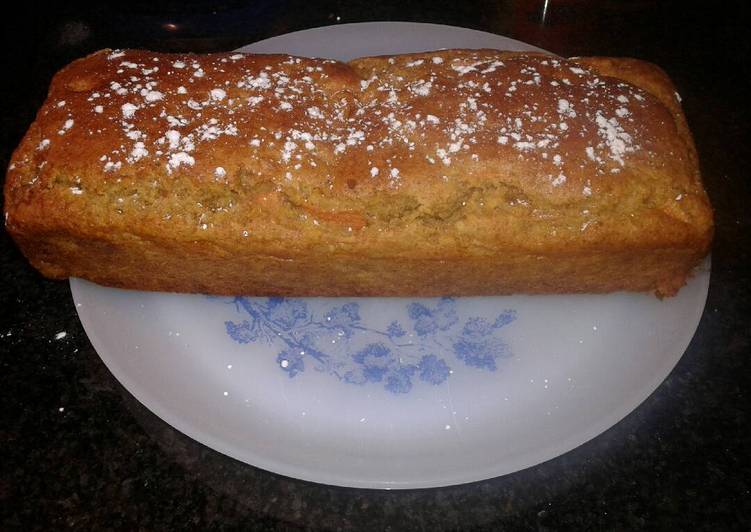 Bizcocho de zanahorias y almendra picada