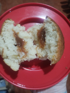 Una foto de Muffins de coco con corazón de dulce de leche
