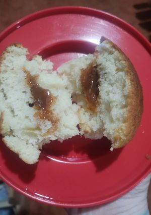 Una foto de Muffins de coco con corazón de dulce de leche
