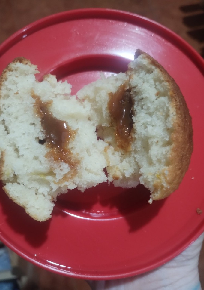 Una foto de Muffins de coco con corazón de dulce de leche