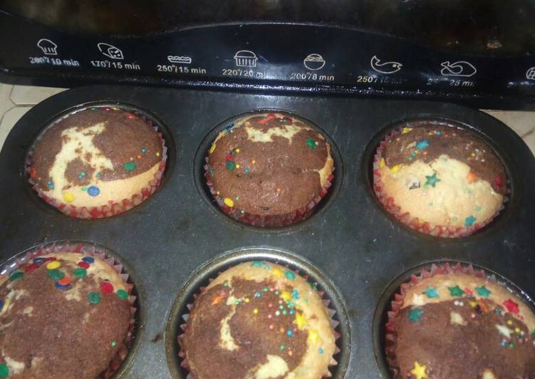 How to Prepare Delicious Yummy Cup Cakes with Sprinkles