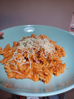 Una foto de Pasta con salsa de pimiento asado o Roasted Red Pepper Sause
