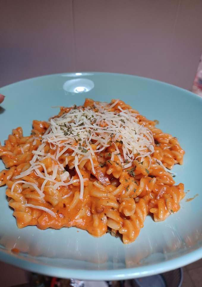Una foto de Pasta con salsa de pimiento asado o Roasted Red Pepper Sause