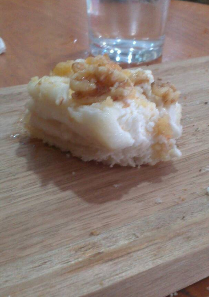 Una foto de Tosta de rulo de cabra con miel y nueces 🐐🍯