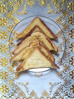 A picture of French toast.