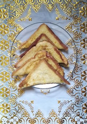 A picture of French toast.