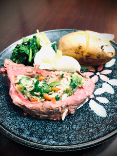 Una foto de Colita de Cuadril Rellena 🇺🇾🇯🇵友三角の射込焼き