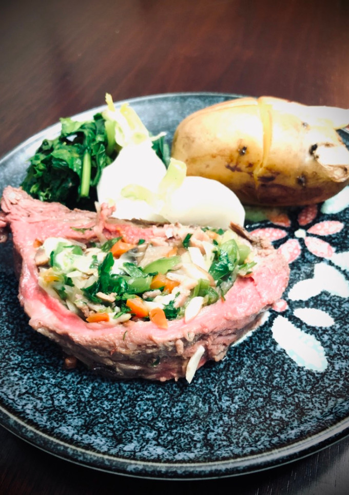 Una foto de Colita de Cuadril Rellena 🇺🇾🇯🇵友三角の射込焼き