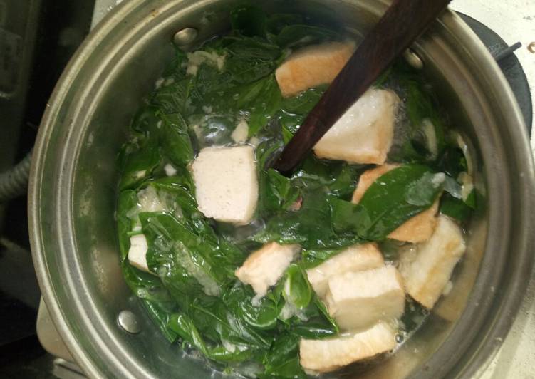 Bagaimana Menyiapkan Sayur daun katuk with fish cake mpasi 14m+, Menggugah Selera