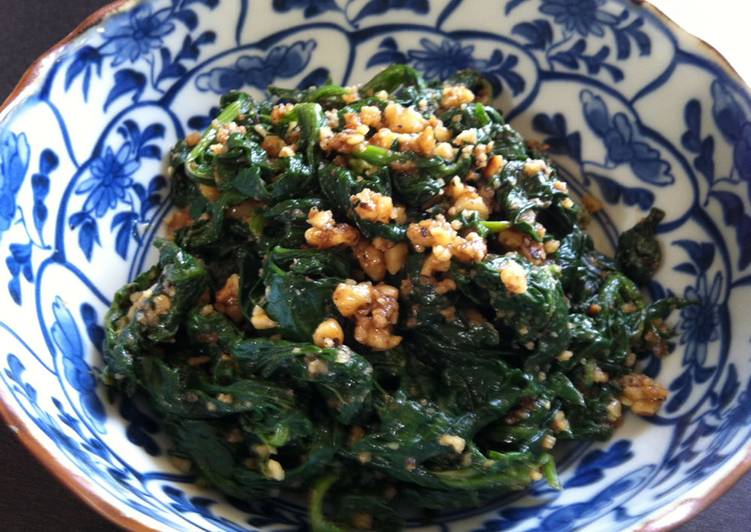 Steps to Prepare Award-winning ‘Kurumi-ae’ Spinach with Walnut Sauce