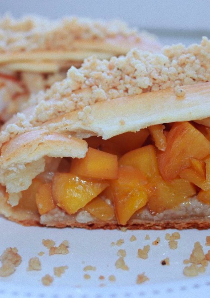 Пиріг з грушами і персиками