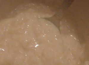 Una foto de Arroz Con leche y vainilla 😍