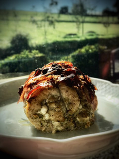Una foto de Roti de cerdo relleno de pesto