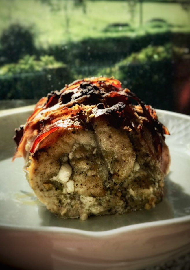 Una foto de Roti de cerdo relleno de pesto