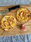 ☆Mini Pizza Nectarine, Chèvre et Amandes☆