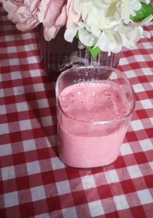 A picture of Mcdonald style Strawberry Shake.