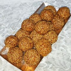 Til Gud Laddoo (Sesame and jaggery Laddoo) A picture of Til Gud Laddoo (Sesame and jaggery Laddoo).
