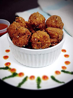 A picture of Moong Dal Pakodas.