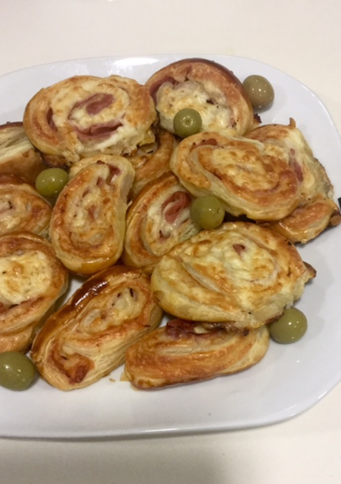 Una foto de Rollo de hojaldre con queso y jamón York