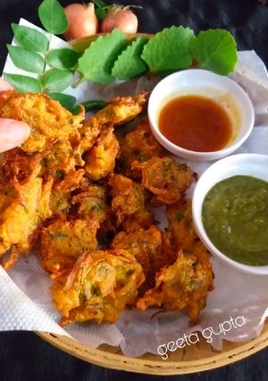 प्याज के पकौड़े (pyaz ke pakode recipe in Hindi) रेसिपी मुख्य फोटो