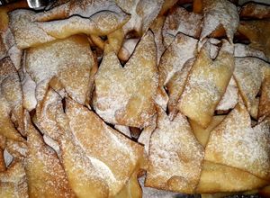Una foto de Chiacchiere, pastelitos fritos italianos