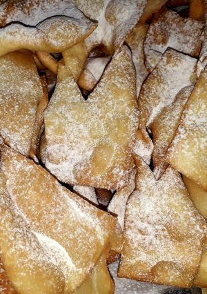 Una foto de Chiacchiere, pastelitos fritos italianos