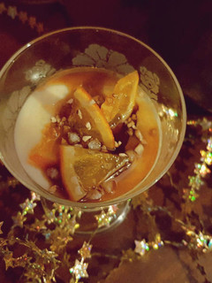 Una foto de Copa de crema catalana con naranja