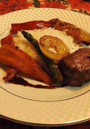A picture of 183-Fritada de legumes e, à parte, filé mignon.