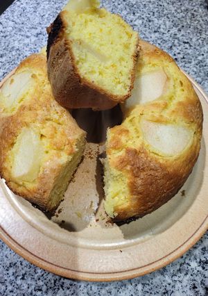Una foto de Torta rápida de naranja y pera