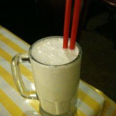 A picture of Vanilla ice-cream shake.