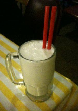 A picture of Vanilla ice-cream shake.