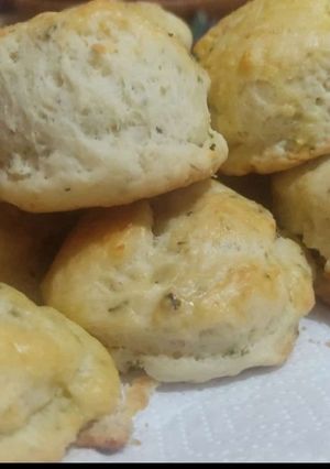 Una foto de Scones de queso 🧀 y orégano!