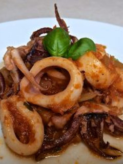 Una foto de Calamares Encebollados (Olla GM Alfa)