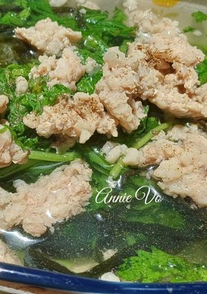 Hình của món Canh tần ô rong biển nấu thịt.