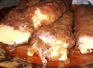 Una foto de Deditos de jamón y queso🤩🤤