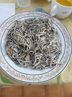 Una foto de Gulas al ajillo