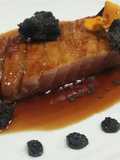 Ventresca de atún al teriyaki y caramelo de aceitunas negras