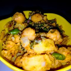 A picture of Chana aloo mix chat.