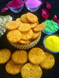 बेसन की खस्ता मठरी(besan ki khasta mathri recipe in hindi) रेसिपी मुख्य फोटो