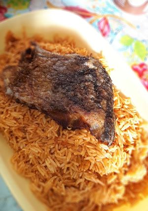 صورة لوصفة سمك 🐟 مقلي ورز أحمر