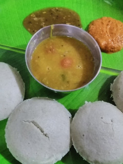 பூண்டு தக்காளி சட்னி..(garlic tomato chutney recipe in tamil) செய்முறை முக்கிய புகைப்படம்