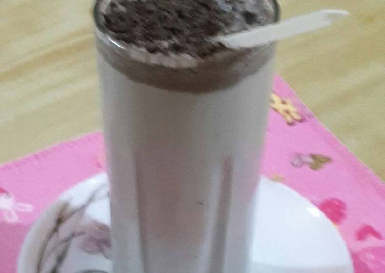 Simple Way to Prepare Super Quick Homemade Oreo milk shake without icecream