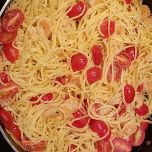 Spagetti con camarones y limón