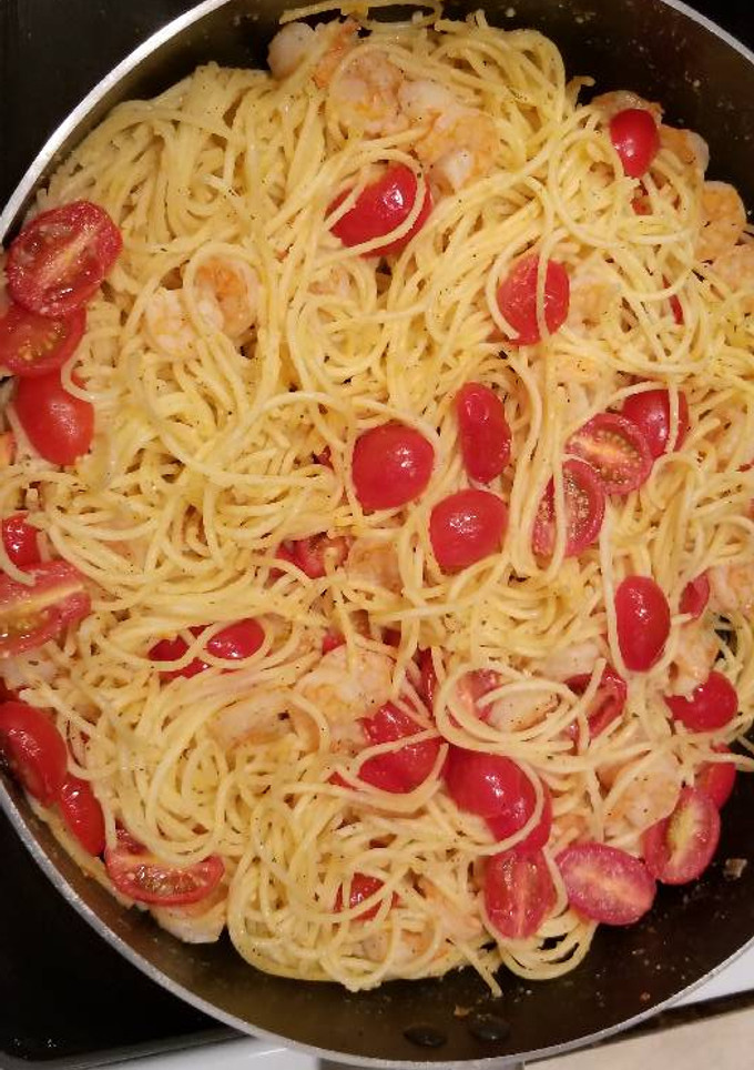 Una foto de Spagetti con camarones y limón