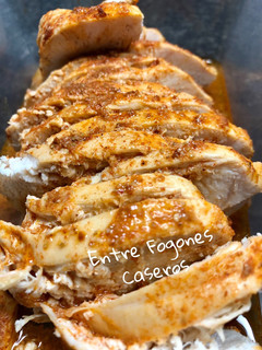 Una foto de Pechugas de pollo jugosas, al horno