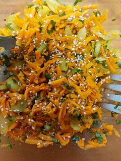 Una foto de Ensalada de zanahoria y apio