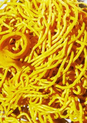 बेसन के शेव(besan k sev recipe in hindi) रेसिपी मुख्य फोटो