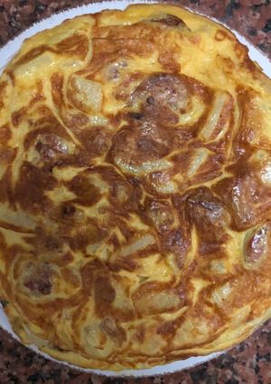 Una foto de Tortilla de papa (con chorizo Colorado)